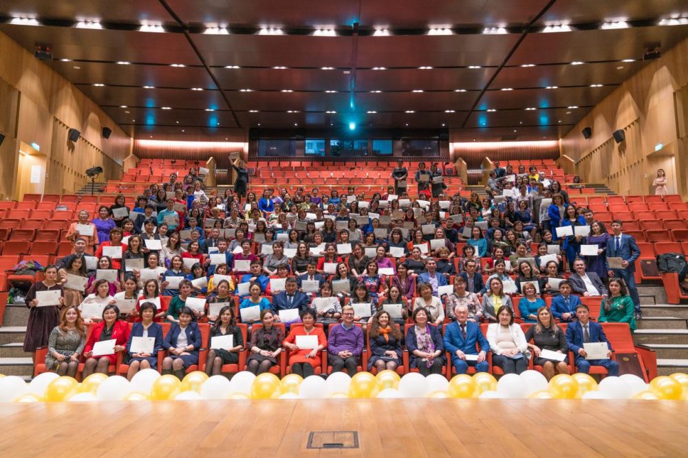 4 897 Kazakhstani teachers participated in the English language training course for two and half months on the base of the NU including 2533 teachers from the rural districts and 2364 teachers from cities. The program was implemented as a part of of trialingual education.