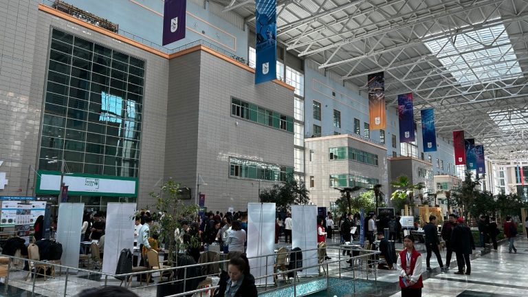 The event gave NU students and graduates a platform for direct engagement and networking opportunities with over 200 professionals from 78 prominent companies, representing leading domestic and international organizations, government agencies, and the private sector. NU CAC in collaboration with NURIS Technopark also invited 18 innovative and high-tech startups led by NU graduates.