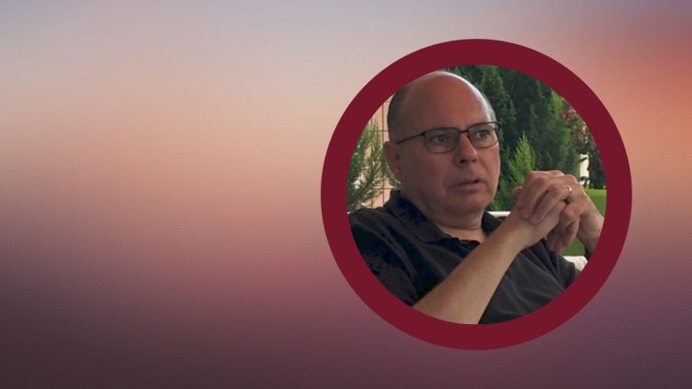 Переход на латиницу позволит интегрировать казахский язык в тюркский мир и мировое сообщество. По мнению известного тюрколога, профессора НУ Юлая Шамильоглу, это также облегчит изучение казахского языка иностранными гражданами.