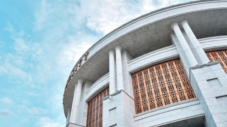 Біздің бірінші қонағымыз, NUZYP бағдарламасының студенті, Шымыр Манап. Шымыр зерттеушінің ассистенті және ғарыштық миссияларда қолдану үшін машиналық/терең оқытуды пайдалануды, нейрондық желілерді пайдалана отырып, жерсеріктік бейнелерді өңдеуді үйренеді.