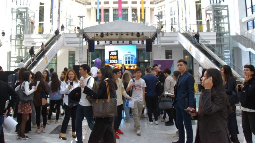 10 марта 2023 г. на базе АОО «Назарбаев Университет» прошла ярмарка вакансий с целью трудоустройства выпускников, а также организации профессиональной практики и стажировки для студентов.