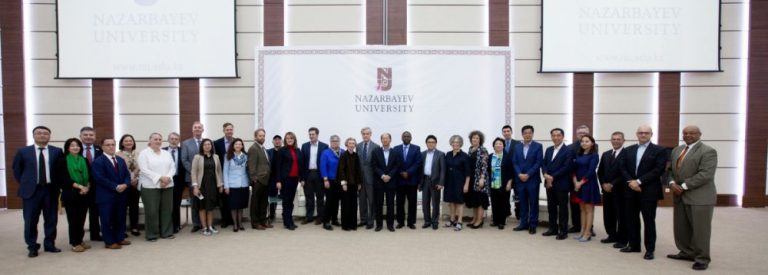 4-5 июня 2018 года в Назарбаев Университете (НУ) состоялось одно из наиболее важных событий – ежегодная встреча стратегических партнеров НУ. Тематика Встречи партнеров была продиктована вызовами и возможностями Четвертой индустриальной революции: «Создание Университета 21-го века: вызовы и ответы на технологические прорывы.