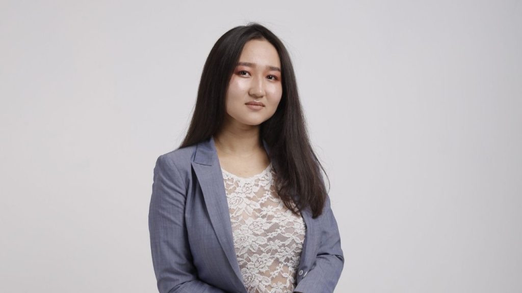 Волонтеры фонда CDF запустили акцию Warm Winter - "Теплая зима"Основательница общественного фонда CDF, выпускница Назарбаев Университета Дина Шайхислам запустила восьмую акцию Warm Winter - "Теплая зима". Волонтеры фонда попросили жителей Нур-Султан и Алматы помочь одеть к зиме детей из малообеспеченных семей.