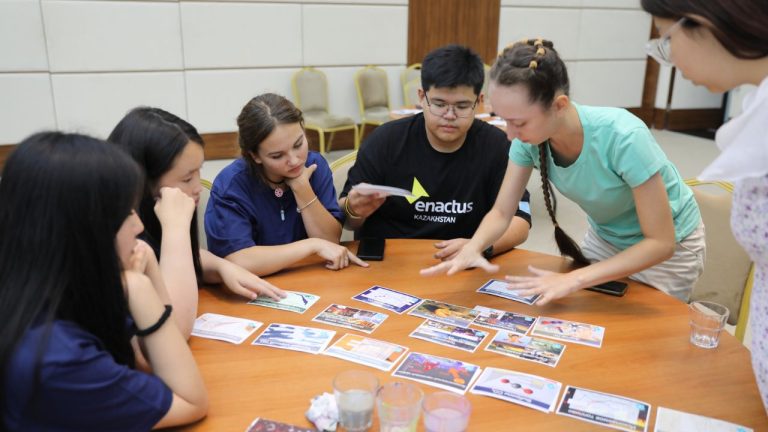 Бұл шараны NU Тұрақты даму офисі, «National Conservation Initiative» Корпоративтік қоры және NU Green Campus ұйымдастырды. Фестивальге еліміздің алты университетінің студенттері мен оқытушылары: Қарағанды мемлекеттік университеті (КарУ), Солтүстік Қазақстан университеті (СКУ), Шығыс Қазақстан техникалық университеті (ШҚТУ), Көкшетау университеті, Қазақ агротехникалық университеті (ҚазАТИУ), Қызылорда университеті және NU - шамамен 30 адам қатысты.