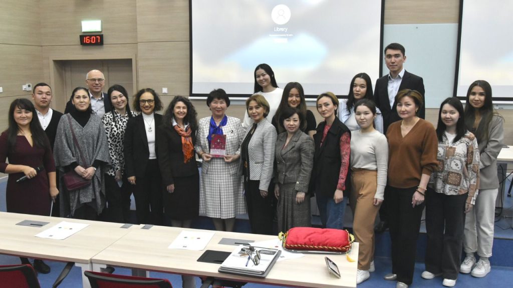 Gulnara Omarbekova, NU SSH Associate Professor, presented a scientific collection entitled "Contemporary Kazakh Proverb Research Digital, Cognitive, Literary, and Ecological Approaches. " The collection of studies of sayings and proverbs was published by Peter Lang (New York) in 2022.