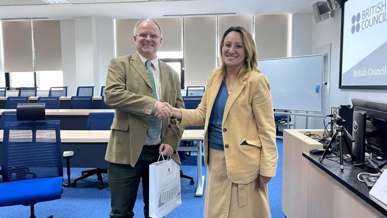 6 марта 2023 года директор офиса British Council в Казахстане – г-н Эрик Лоури посетил Назарбаев Университет в рамках серии гостевых лекций, проводимых для университетского сообщества: студентов, преподавателей и сотрудников. В своей лекции г-н Лоури поделился историей своего личного жизненного пути, начиная с карьеры картографа и заканчивая директором офиса British Council в Казахстане.