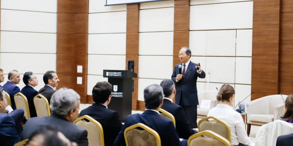 2019 жылдың 4 қарашасында Назарбаев Университетінде (НУ) "Елшіліктер күні" шарасы өтті. Іс-шараның мақсаты дипломаттарды университет қызметімен таныстыру және дипломатиялық қауымдастықпен ынтымақтастықты одан әрі дамыту.