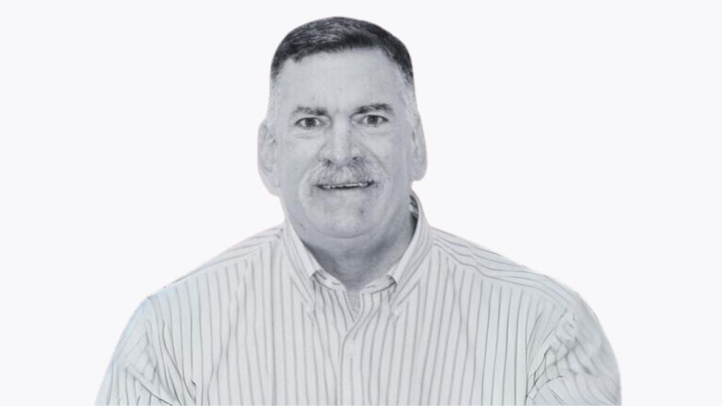 Кевин Назарбаев Университетіне 2018 жылдың тамыз айында қосылды, Zero Year Graduate Program студенттеріне академиялық коммуникациядан сабақ берді. Оның коммуникация курсының қалыптасуына қосқан үлесі мен бағдарламаның жалпы табысы өшпес із қалдырады.