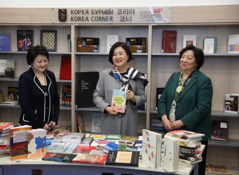 Kim Jung-sook accompanied her spouse Moon Jae-in, President of South Korea during his state visit to Kazakhstan. First lady came to the university yesterday, where she was warmly welcomed by Mrs.