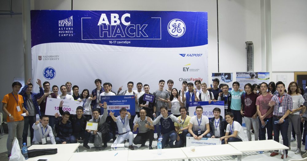 Уақыттың күрделі сын-қатерлеріне және қашықтықтан оқытуға көшуіне қарамастан, Назарбаев Университетінің студенттер қоғамдастығы белсенді университеттік өмірді жалғастыруда. Осының жарқын мысалы - Студенттік үкімет басшысы лауазымына үш үміткердің тәжірибелік онлайн режимінде өткізілген сайлауалды науқаны және олардың қорытындысы бойынша университеттің студенттік өзін-өзі басқару Жоғары органының табысты ұйымдастырылған жаңа басшысын сайлау.