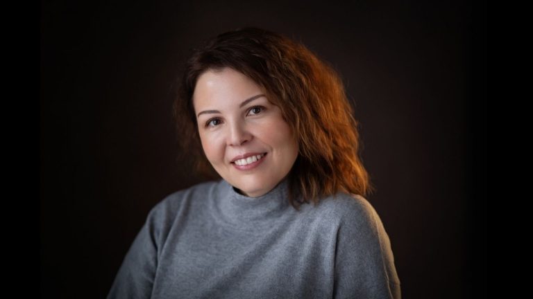 С 2018 по 2020 год д-р Нургожаева была научным сотрудником юридического факультета Национального университета Сингапура (НУС) и Центра правовых исследований Азии НУС. До прихода в школу д-р Нургожаева занимала должность вице-президента - главного юридического советника Назарбаев Университета и более семи лет занималась юридической практикой в банковской сфере.