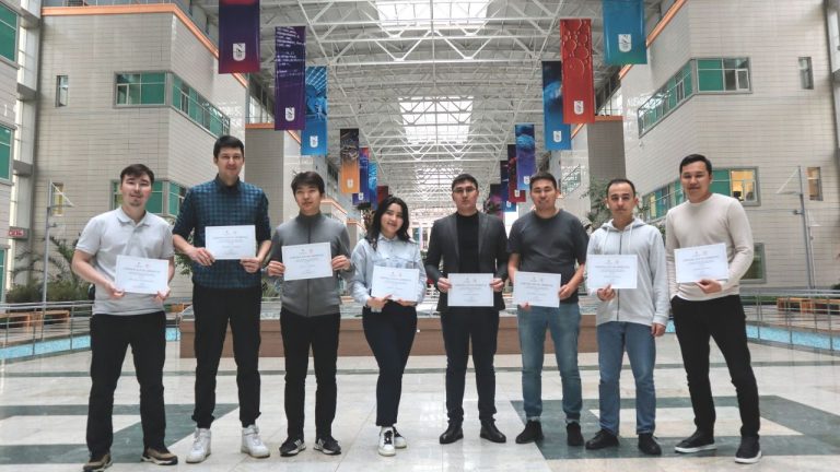 Satbayev University студент-магистранттары НУ Инженерия және Цифрлық ғылымдар мектебінде тәжірибе алмасу бағдарламасы аясында практикадан өтті. «Электротехника және Энергетика» мамандығы бойынша магистратураның 2 курс студенті Камал Айсұлтанның айтуынша, НУ-да тағылымдамадан өту мүмкіндігі туралы жаңалықты олар зор ықыласпен қабылдады.