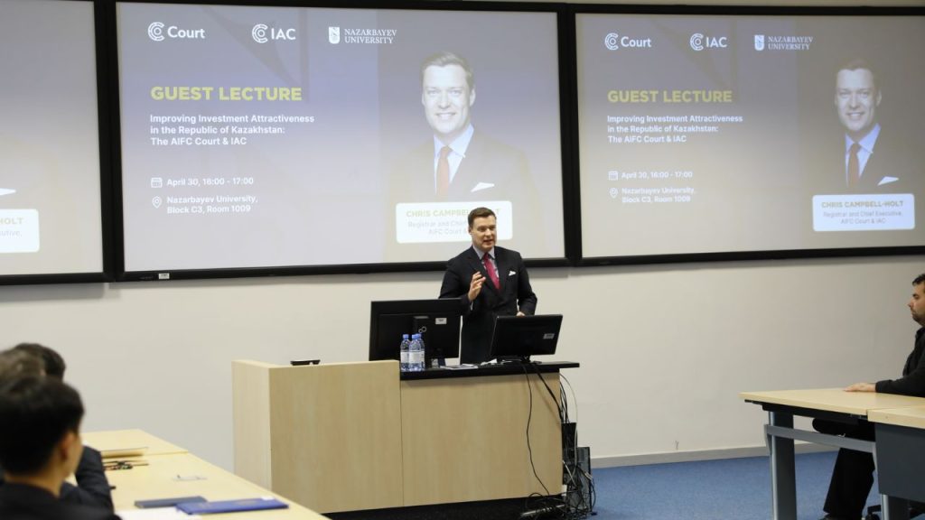 "Қазақстан Республикасындағы инвестициялық тартымдылықты арттыру: АХҚО соты және ХТО" атты дәріс АХҚО соты мен ХТО Қазақстандағы инвестициялық тартымдылықты арттыру үшін қабылдаған бастамалардың маңыздылығына арналды. Кэмпбелл-Холт мырзаның дәрісінің барысында АХҚО және ХТО сотының жалпы құқық қағидаттарына, рәсімдері мен тәжірибесіне тоқталды.