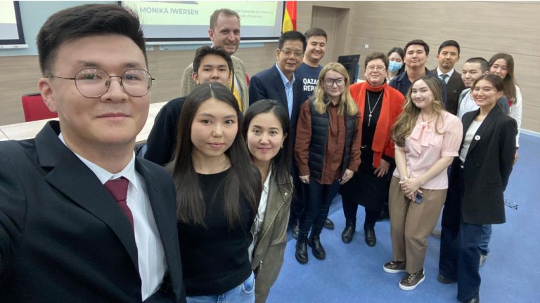 Визит посла Иверсена в NU 10 апреля 2024 года стал важным событием для укрепления диалога и взаимопонимания между Казахстаном и Германией. Лекция предоставила платформу для содержательных дискуссий о верховенстве закона и рассмотрела пути расширения сотрудничества между Казахстаном и Европейским союзом.