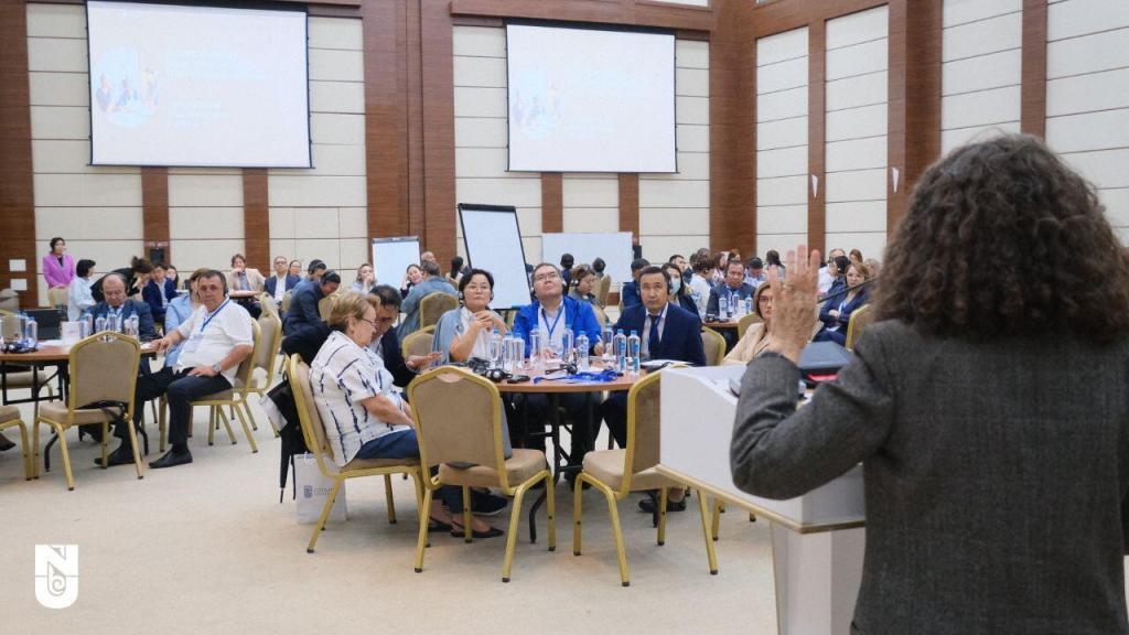 In addition to that Dmitry Medvedev also learned about current research projects of the university in Medicine. In the end of the visit the guests stopped by the university library.
