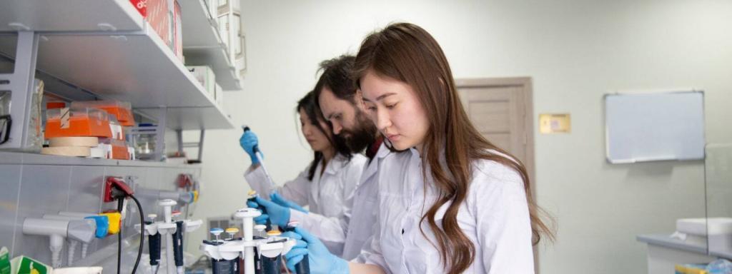 Пандемия жаһандық денсаулық сақтау пәнінің маңыздылығын көрсетті. Қазіргі таңда осы саланың мамандарының алдында тұрған қиындықтарды және осы мамандардың кәсіби даярлығының маңыздылығын түсіне отырып, Назарбаев Университетінің Медицина мектебі жаһандық денсаулық сақтау саласындағы Орталық Азиядағы тұңғыш докторлық бағдарламаны жасады.