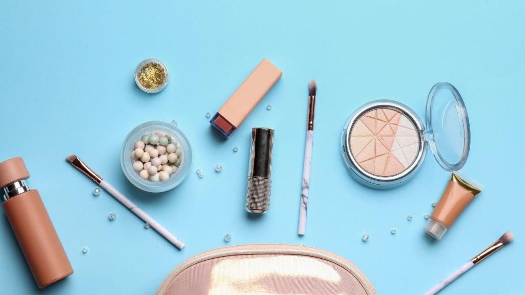 NU түлегі Дилярам Исмаилова Франциядағы магистратурадан кейін L ' Oréal компаниясына орналасып,қазір Франциядағы Estée Lauder компаниясында сұранысты жоспарлау бойынша маман болып жұмыс істейді. Ол Limon.