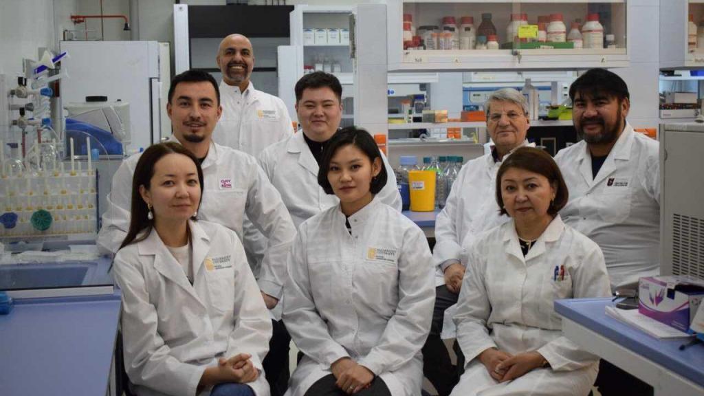 In a specially created laboratory for searching and researching new drugs, scientists are developing a targeted method for delivering antibiotics to cells to treat infections that are difficult to treat with drugs. Read more about this project and Shyngys’ scientific journey from El.