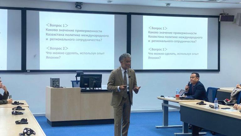 Жапония Халықаралық Ынтымақтастық Агенттігінің (JICA) Дамуына ресми көмек көрсету (ДРК) жөніндегі сарапшысы, Жапония халықаралық ынтымақтастық агенттігінің (JICA) адам қауіпсіздігі және жаһандық денсаулық жөніндегі бұрынғы вице-президенті, доктор Такао Тода қонақтық дәрісін 2023 жылдың 28 ақпанында Назарбаев Университетінде оқыды. Дәріс барлық қызығушылық танытқандар үшін KazAID халықаралық даму агенттігінің қолдауымен өткізілді.