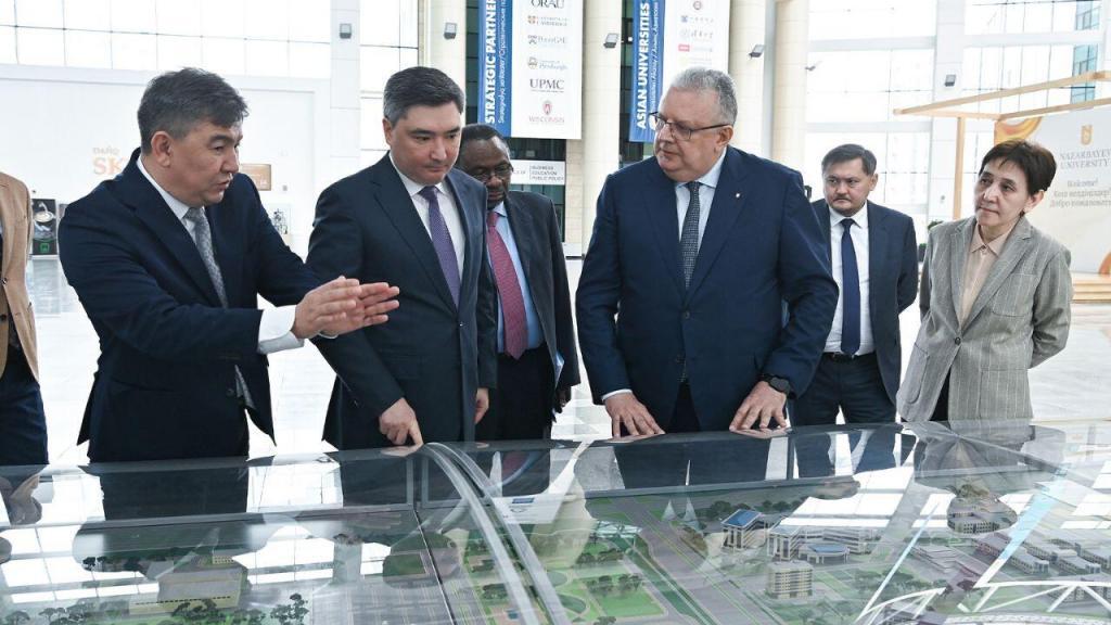 Kazakh Prime Minister Olzhas Bektenov convened a meeting of the Supreme Board of Trustees of NU (NU), Nazarbayev Intellectual Schools, and Nazarbayev Foundation. Members of the Supreme Board of Trustees explored the state-of-the-art laboratories of NU and its latest scientific developments.