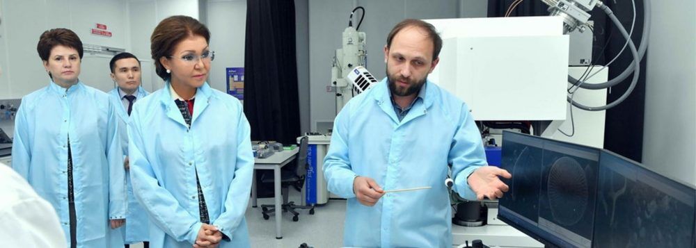 Назарбаев Университетіне Дариға Назарбаеваның басшылығымен ҚР Парламенті Сенатының депутаттары келді. Депутаттар Назарбаев Университеті қызметінің академиялық және ғылыми бағыттарымен, сондай-ақ НУ инновациялық кластерінің жобаларымен танысты.