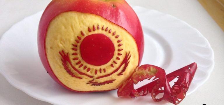 Әдетте кетчупті қалай қолданамын? Тағамның дәмін келтіру үшін бе? Материалдарды бекітуге арналған шегелерді ше? Ал москит торын ше, масалар мен шыбын-шіркейден қорғану үшін бе? Назарбаев Университетінің қызметкері Қанат Нұртазин өз суреттерін жасау үшін кәдімгі материалдарды, кейде азық-түлік өнімдерін пайдаланады. Өткен жылы оның ерекше хоббиі "Nickelodeon" Халықаралық балалар-жасөспірімдер телевизия арнасының назарына іліксе, ал бүгін Қанаттың кейбір жұмыстары Нью-Йорктегі Nickelodeon бас офисінің сәнін келтіріп тұр.