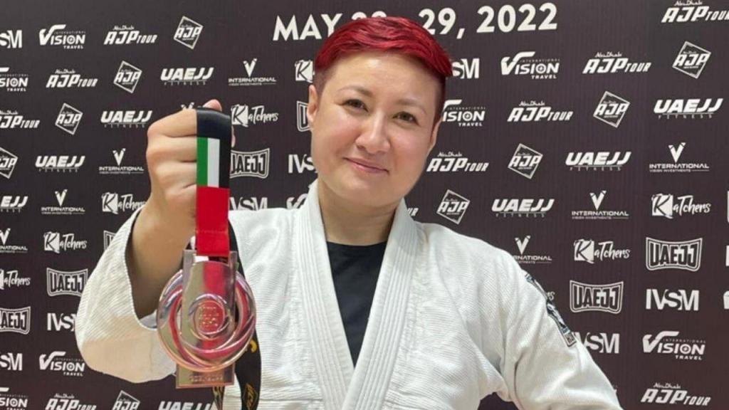 Асемгуль изучала Библиотечные и информационные науки в Университете Сент-Джонс в США и сейчас работает ведущим библиотекарем в Назарбаев Университете. «Женское участие и лидерство в спортивных единоборствах меняет общественные нормы в Казахстане и противостоит гендерным стереотипам.