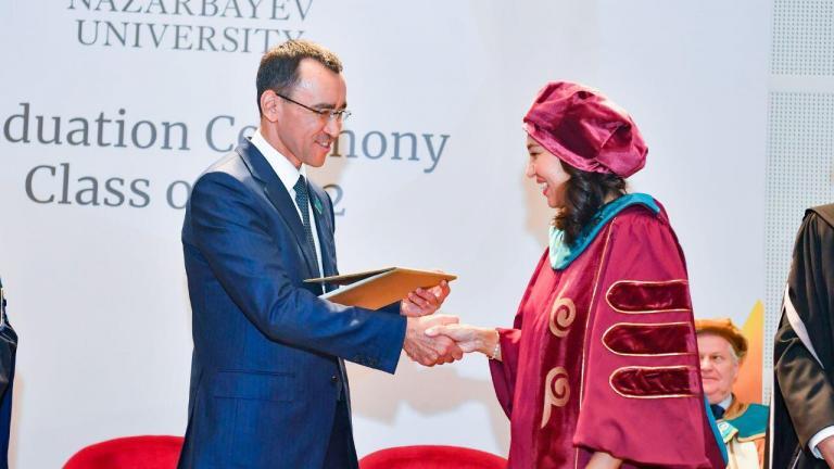Addressing the NU graduates, the Chairman of the Senate Maulen Ashimbayev, spoke about the importance of reformatting the state apparatus in the light of the constitutional changes. He also listed the qualities required of a public servant.