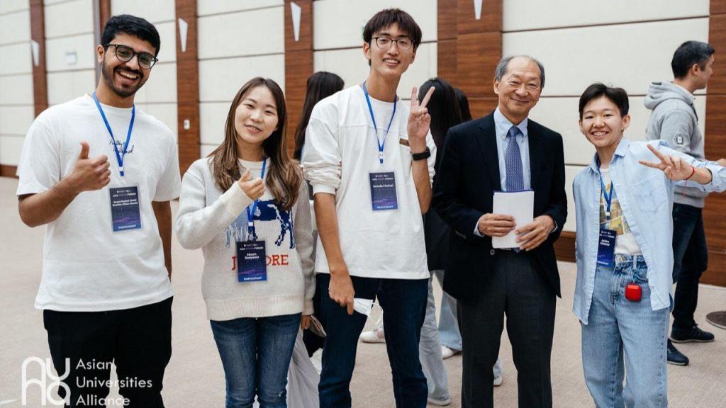 24 октября 2022 года в Назарбаев Университете начался международный Молодежный форум Альянса Азиатских Университетов (AUA) на тему: «Создание Мета-Шелкового пути: Интеграция азиатских культур в реальной и виртуальной Вселенной». Для 27 международных участников - представителей Токийского университета, Университета Чулалонгкорн, Индийского технологического института, Университета Объединенных Арабских Эмиратов, Гонконгского университета науки и технологий, Сеульского национального университета, Малайского университета и Университета Коломбо открывается возможность обменяться знаниями и погрузиться в культурную среду НУ и страны.