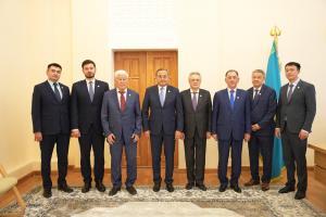 Рәсімде NU Вице-президенті Дархан Біләлов жаңадан сайланған академиктердің бірі болып таныстырылды. Дархан Нұрланұлының 4 авторлық куәлігі және жоғары рейтингі бар журналдарда 40-тан астам жарияланымы бар.