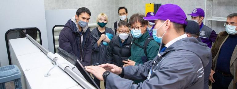 Кездесу барысында Назарбаев Университетінің қызметкерлеріне Орталықтың жобалары мен бірлескен жұмыстарды жүзеге асыру мүмкіндіктері көрсетілді. Еске сала кетейік, осыған дейін Жол активтерінің сапасы ұлттық орталығы мен Назарбаев Университеті арасында заманауи жол-құрылыс материалдары мен , конструкцияларын әзірлеу және өндіру, сапасын бақылаудың жаңа әдістерін іздеу бойынша бірлескен ғылыми-зерттеу қызметін дамыту бойынша ынтымақтастық туралы меморандумға қол қойылған болатын.