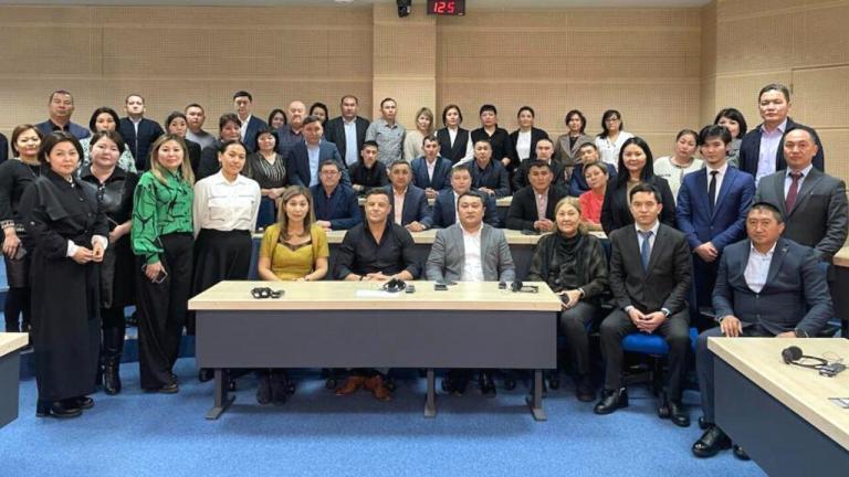 The Kazakh National Testing Center’s representatives and its regional branches’ directors visited the NU Graduate School of Education. During the meeting, Professor Michael Mаcoelle, Vice-dean for Research of NUGSE, spoke about the School’s main activities, and Balzhan Bliskeldinova, the Administrative Director of the CPS covered in detail the process of conducting entrance exams to NU.