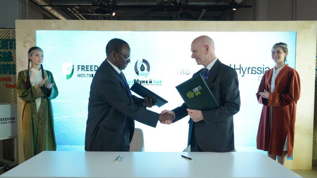 On December 2, in an impactful development at the 28th Conference of Parties (COP28) to the UN Framework Convention on Climate Change held in Dubai, United Arab Emirates (UAE) NU and Khalifa University signed a momentous Joint Statement on Cooperation. This Statement underscores both institutions' shared commitment to addressing the pressing global challenge of climate change and stipulates a signing subsequent cooperation agreement.