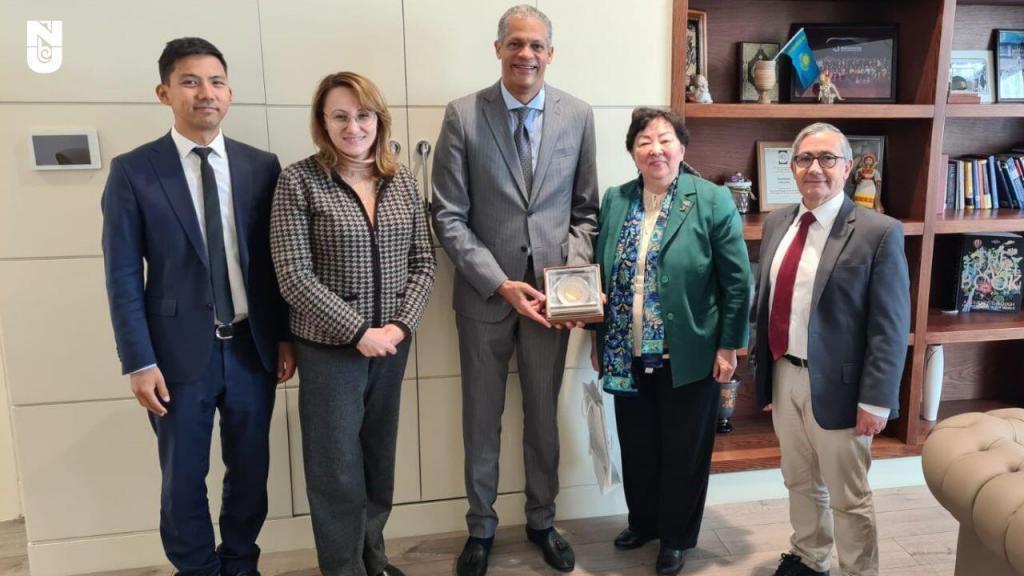 On October 9, 2023, NU had the privilege of hosting Professor Derek Collins, Deputy Vice-President, and Dean of the Faculty of Arts at the University of Hong Kong. This visit marked a significant milestone in the collaboration between two institutions.