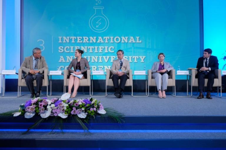 12-13 шілде күндері Назарбаев Университеті Future Energy Forum аясында "Климаттың өзгеруі және СО2 шығарындыларын азайту" атты халықаралық ғылыми және университеттік конференцияны өткізді. Конференция барысында қатысушылар - 4 құрлықтың, 7 жетекші университеттердің, 13 әлем мемлекеттерінің өкілдері климаттың өзгеруіне қарсы күрес аясындағы саяси, экономикалық және халықаралық бастамалары бойынша мәселелерді талқылады.