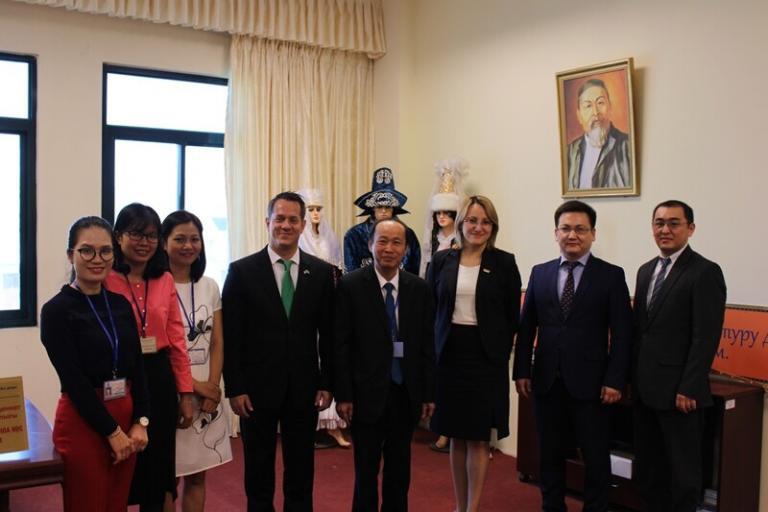 Назарбаев Университет поддержал стартап казахстанских студентов. Они разработали своеобразный "Uber для репетиторов и школьников", который поможет нашим школьникам подготовиться к экзаменам, поступить в зарубежный вуз или выучить языки, передает корреспондент Tengrinews.