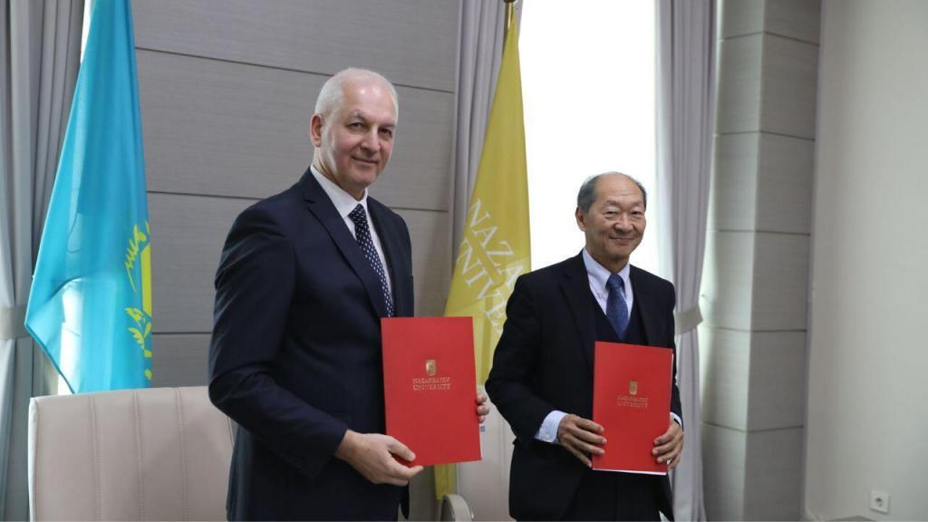 Детали текста держатся в секрете. «Будем надеяться, что это сообщение не прочтется как можно дольше, ибо мы устанавливаем эту капсулу в фундаменте нового здания нашего кампуса.