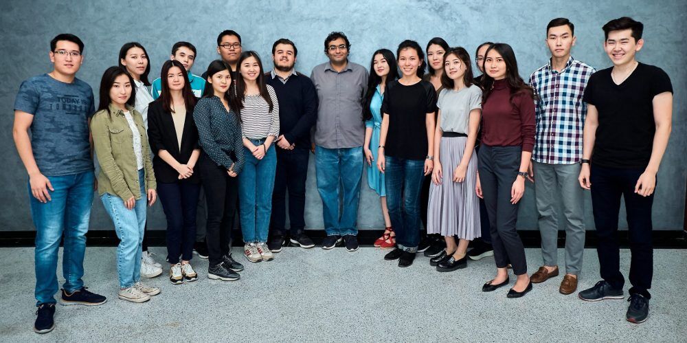 С 6 по 12 августа ХХ Международная математическая студенческая олимпиада традиционно прошла в городе Благоевград (Болгария). В этом году команду Назарбаев Университета представляли пять студентов: Нурлан Канапин (компьютерные науки, 3 курс), Адильбек Каиржан (математика, 3 курс), Нурсултан Сванкулов (математика, 2 курс), Адилет Отемисов (математика, 3 курс), Серикболсын Дуйсембай (электрическая инженерия, 2 курс).