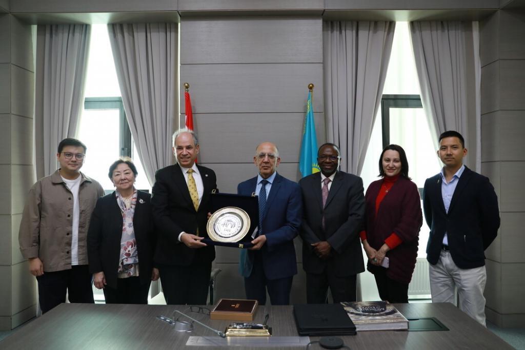 Жоғары буындағы 50 мемлекеттік қызметші "Жаңа формация басшысы" бағдарламасы аясында оқытудан өтті. Тренингке вице-министрлер, облыс, қала және аудан әкімдерінің орынбасарлары, Президент Әкімшілігінің бөлім басшылары, сондай-ақ президенттік кадрлық резерв өкілдері қатысты.