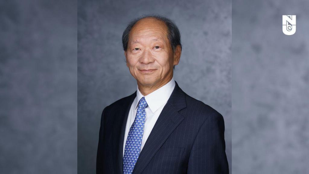 После почти 13 лет службы Президент Катсу выступил с инициативой уйти со своего поста. Сообщество университета выражает глубокую признательность Президенту Катсу за его выдающееся видение и эффективное руководство, которые помогли Назарбаев Университету стать первым в Казахстане исследовательским университетом мирового уровня.