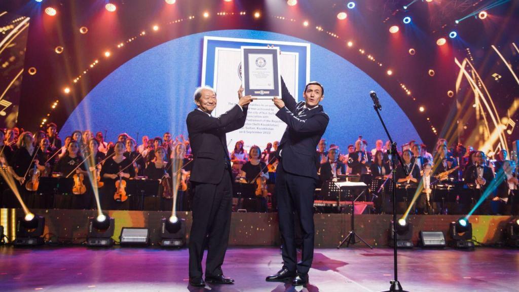 The event was organized on the eve of the Congress of Leaders of World and Traditional Religions. 75 nationalities from 51 countries, many of whom are NU faculty and students, performed on the Palace of Peace and Reconciliation stage within an international pop-symphony orchestra.