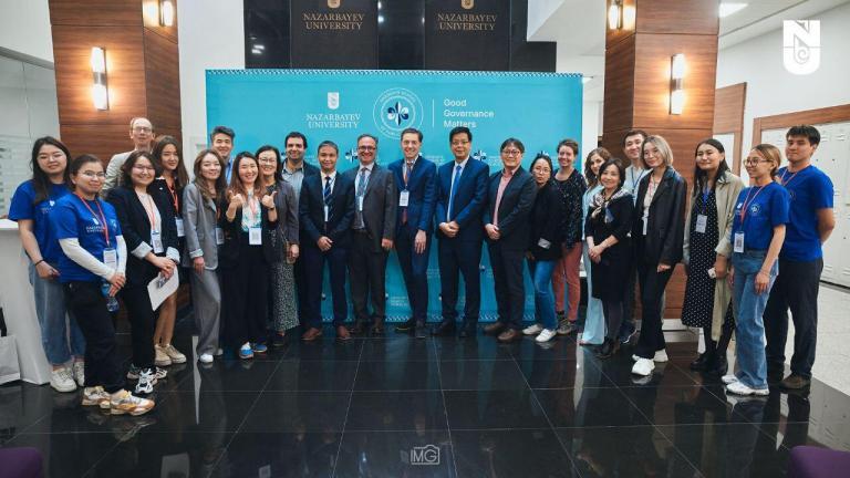 Конференция 26 презентация, 6 панельдік сессия мен кітап тұсаукесерін қамтитын толық күндік іс-шара болды. Спикерлер Қазақстанның бірнеше университеттерінен (ҚазГЮУ, Алматы менеджмент университеті, Еуразия ұлттық университеті, Назарбаев университеті) және Әзербайжандағы Ада университеті, Фрайбургтегі Альберт Людвиг университеті (Германия), Денисон университеті, Индиана университеті (АҚШ), Ноттингем университеті (Ұлыбритания), Ольстер университеті (Ұлыбритания), Мәскеудегі HSE университеті (Ресей), Сан-Пабло университеті (Испания) CEU және Кантабрия университеті (Испания) сияқты бірнеше халықаралық ЖОО-дан келді.