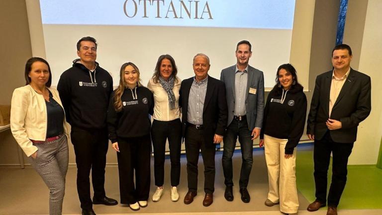 Мемлекеттік басқару магистратурасының студенті Асқар Тайжановтың командасы 8 команда арасында 1-орынға ие болып, өзінің ерекше таланты мен табандылығын көрсетті. Тәжірибелерімен бөлісе отырып, Асқар Тажанов деді: «Шетелдік университеттердің студенттерімен бір командада жұмыс істеп, олармен тең жағдайда болған маған өте ұнады.