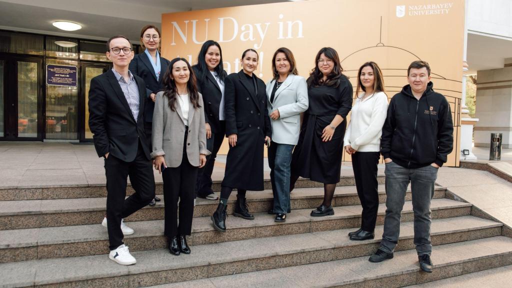 Information sessions were held on the House of Friendship building's two floors. NU faculty and staff explained to the Almaty residents about the admissions and education procedures at the University within the School's exhibition.