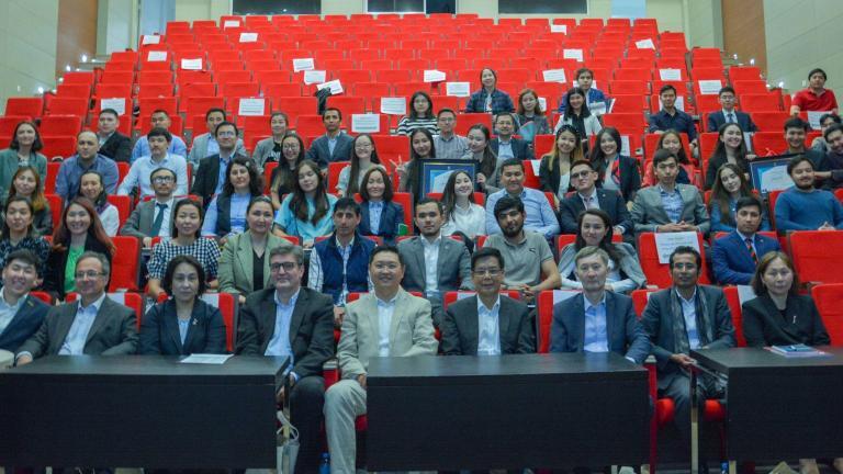 How to reduce bureaucracy, improve the efficiency of the state apparatus, as well as establish a dialogue between the government and the people? Graduates of the Higher School of Public Policy of NU offered their solutions to these issues within the “Policy Challenge” championship. For more information, see the materials of the Khabar.