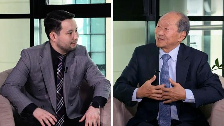 Президент Катсу ответил на вопросы о развитии современной науки, рассказал о возможностях Назарбаев Университета для продвижения исследований, и поделился своим мнением о том, какими качествами должны обладать будущие казахстанские лидеры, чтобы быть конкурентными. «Мы в НУ приглашаем постдокторантов казахстанцев, получивших степень PhD в научно развитых странах, проводить свои исследования в нашем университете, предоставляем им возможности и отличные условия для работы в лабораториях», - отметил президент Катсу.