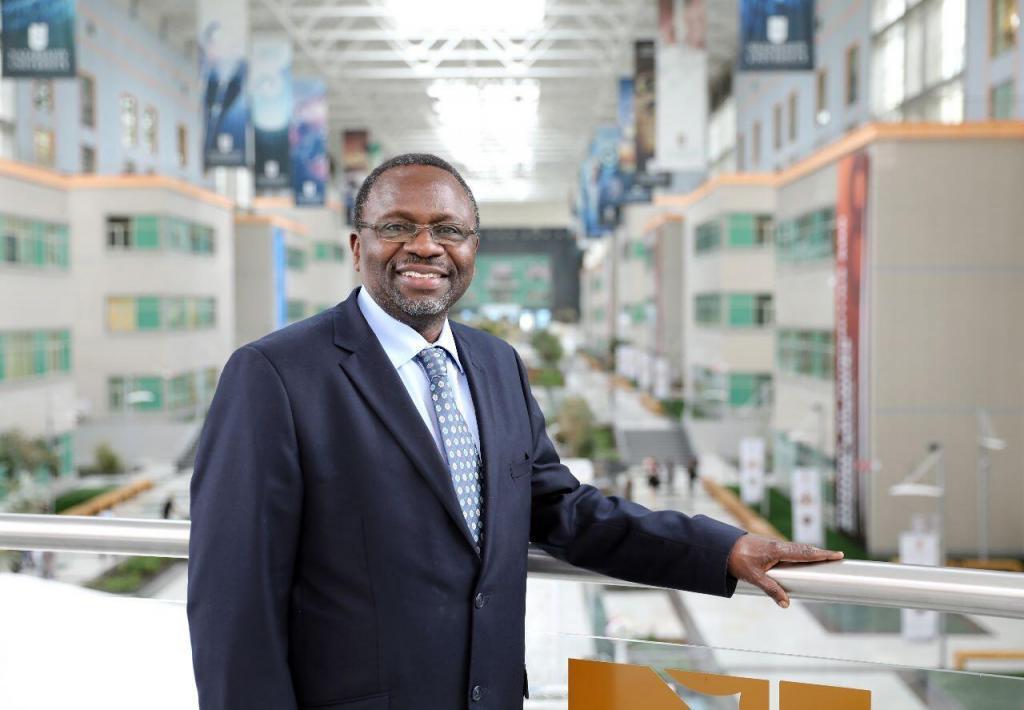 Электротехника және электроника инженерлері институты (IEEE) - технологияны дамыту бойынша әлемдегі ең ірі кәсіби ұйым. IEEE және оның мүшелері үнемі жоғары сілтемелі мақалаларды жариялайды, конференциялар, ғылым мен технология әлемін ілгері жылжытатын кәсіби және білім беру іс-шараларын өткізеді.