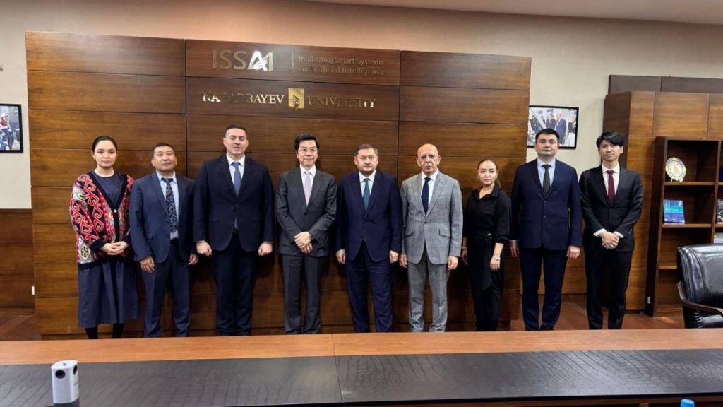 Қадірлі қонақты NU президенті доктор Вакар Ахмад пен вице-президент Дархан Біләлов қарсы алды. Доктор Вакар Ахмад бірінші кезекте тайваньдық кәсіпкерді университеттің инфрақұрылымымен таныстырып, мастер-планның макетін көрсетті.