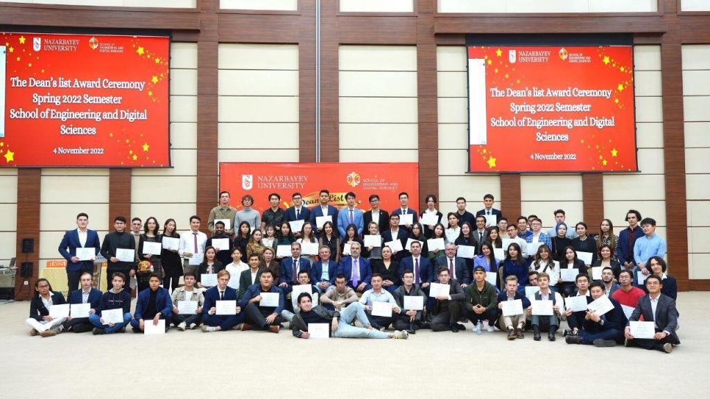 All awardees and Vice-Dean Yelyzaveta Arkhangelsky, Departments Chairs of NU SEDS participated in the official ceremony on November 4, 2022. The event started with a musical performance by the Engineering Student Orchestra in the ballroom.