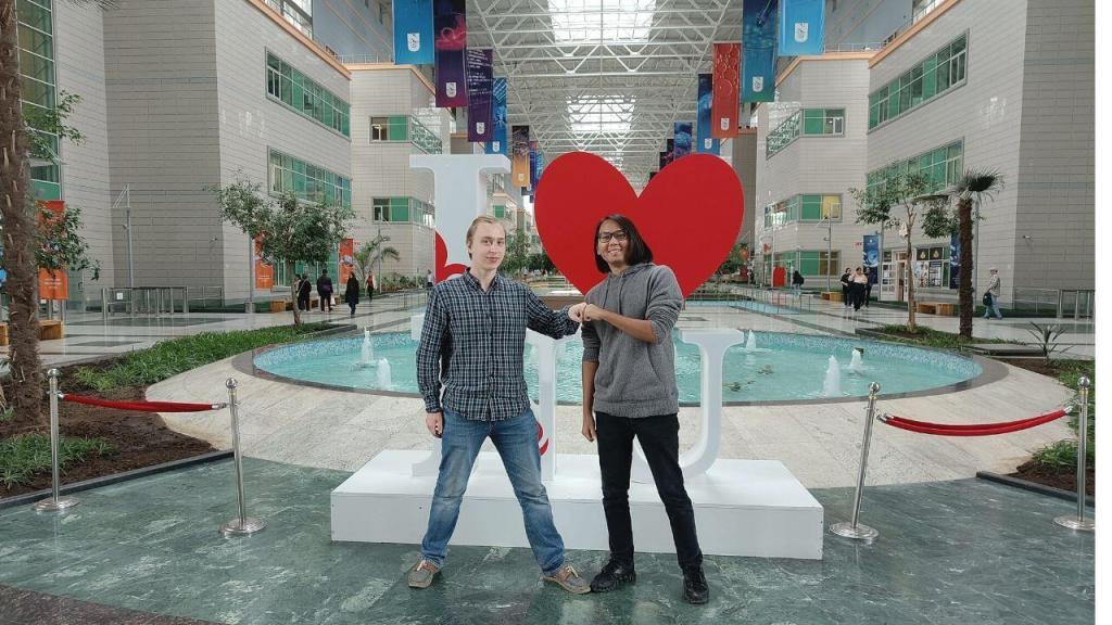 Платежная компания American Express организовала конкурс прогнозирования кредитных дефолтов с целью создания лучшего клиентского опыта для держателей карт путем создания лучшего решения с помощью машинного обучения, которое бросит вызов существующей модели. В конкурсе приняли участие 4875 команд из разных стран, которые предложили свои способы предсказания кредитного дефолта.